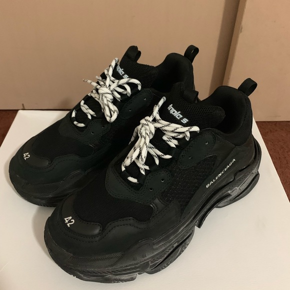 Balenciaga Triple S - Picture 1 of 6